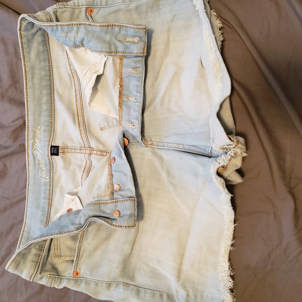 Universal Thread Shorts - Picture 2 of 5